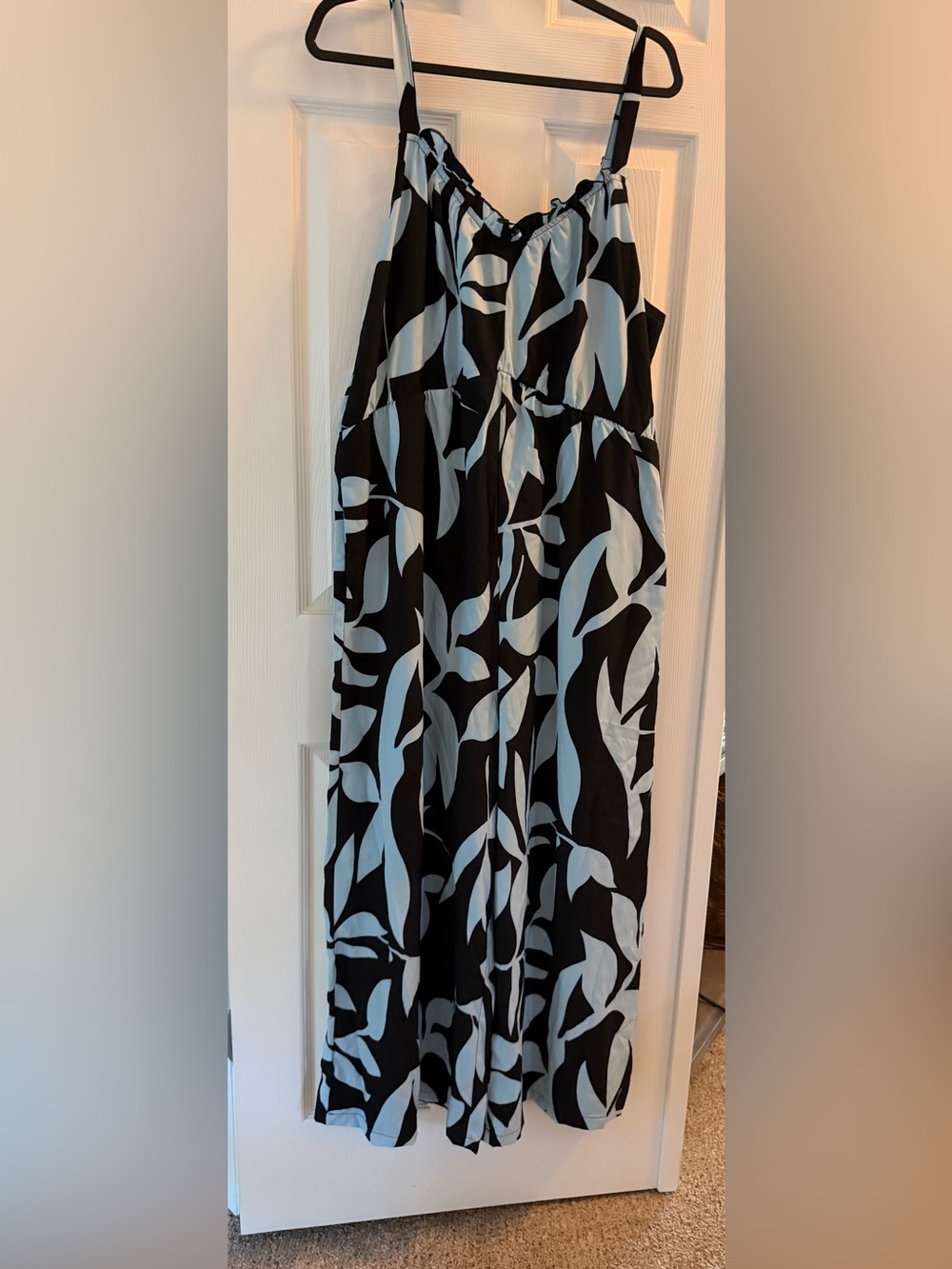 BloomChic Black and White Leaf-Print Maxi Dress
